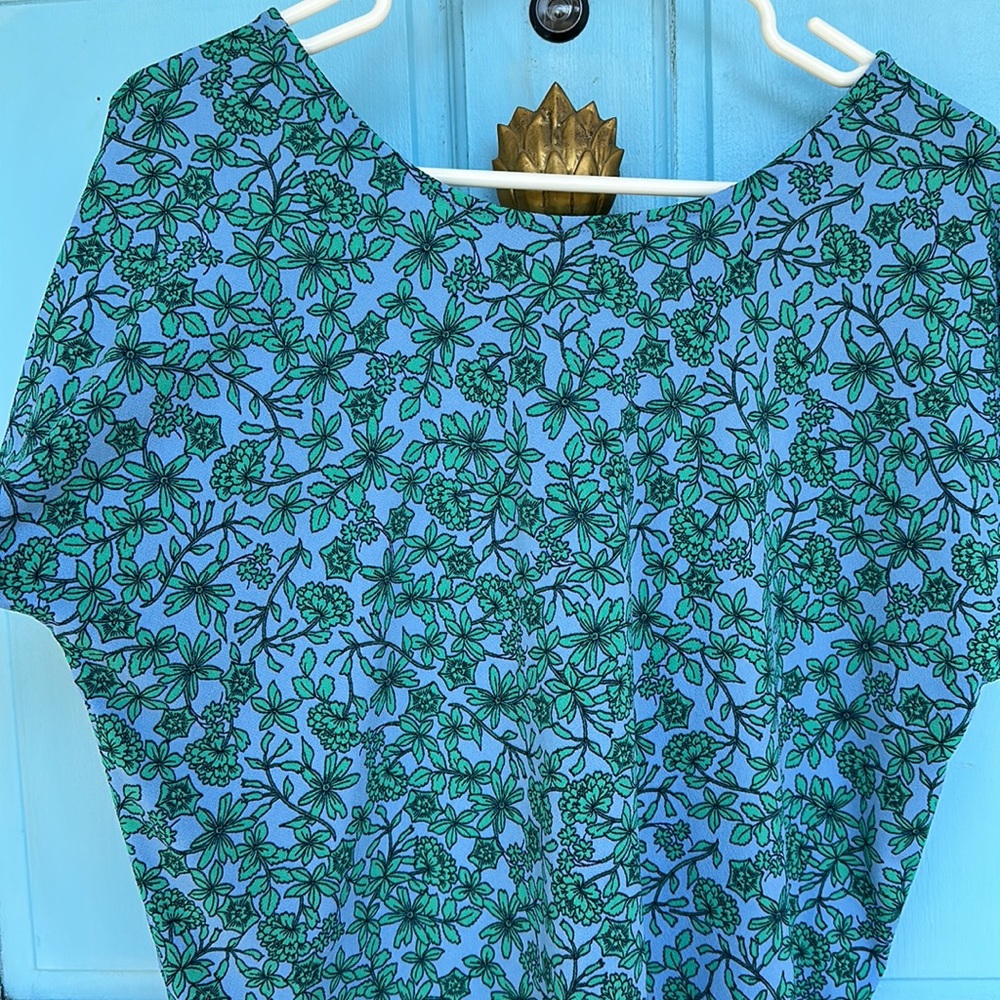 Banana Republic Blue Floral Top size small - Picture 8 of 11